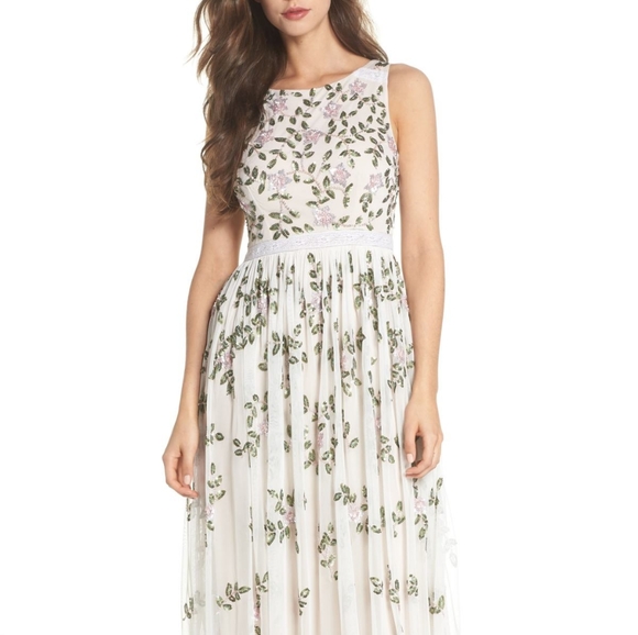 Adrianna Papell Flower Sequin Gown. Beaded dress - Picture 2 of 8